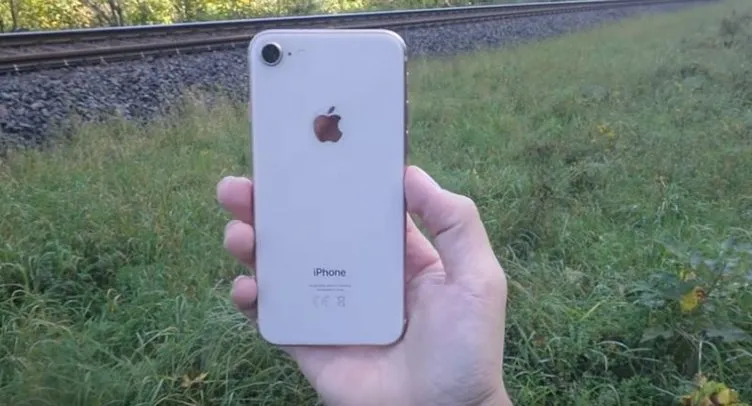 iPhone 8’e tren testi