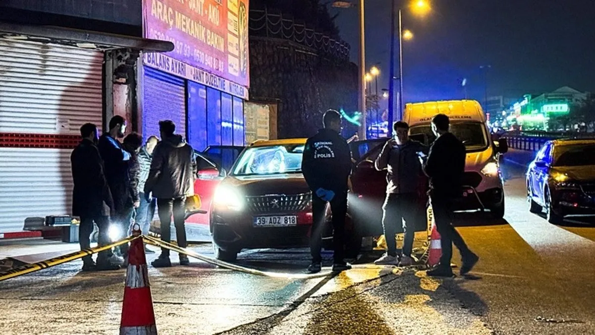 Otomobildeki tartışma kanlı bitti: 2 ölü, 1 ağır yaralı Otomobildeki tartışma kanlı bitti: 2 ölü, 1 ağır yaralı