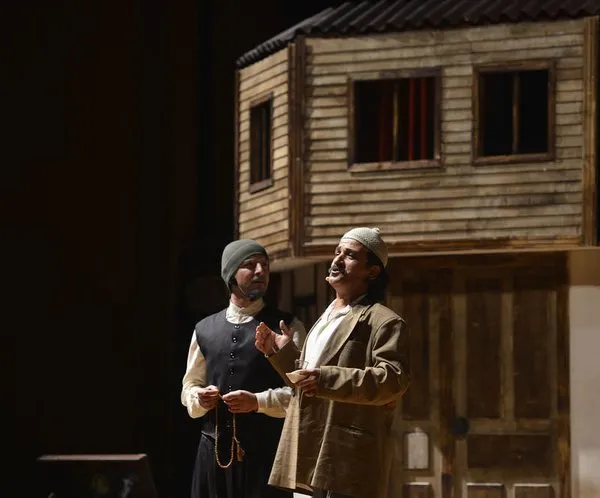 'Huzur Sokağı' tiyatro sahnesinde