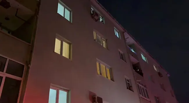 kucukcekmecede-5-katli-binada-yangin-cikti-1-kisi-dumandan-etkilendi-1736887766435.jpeg
