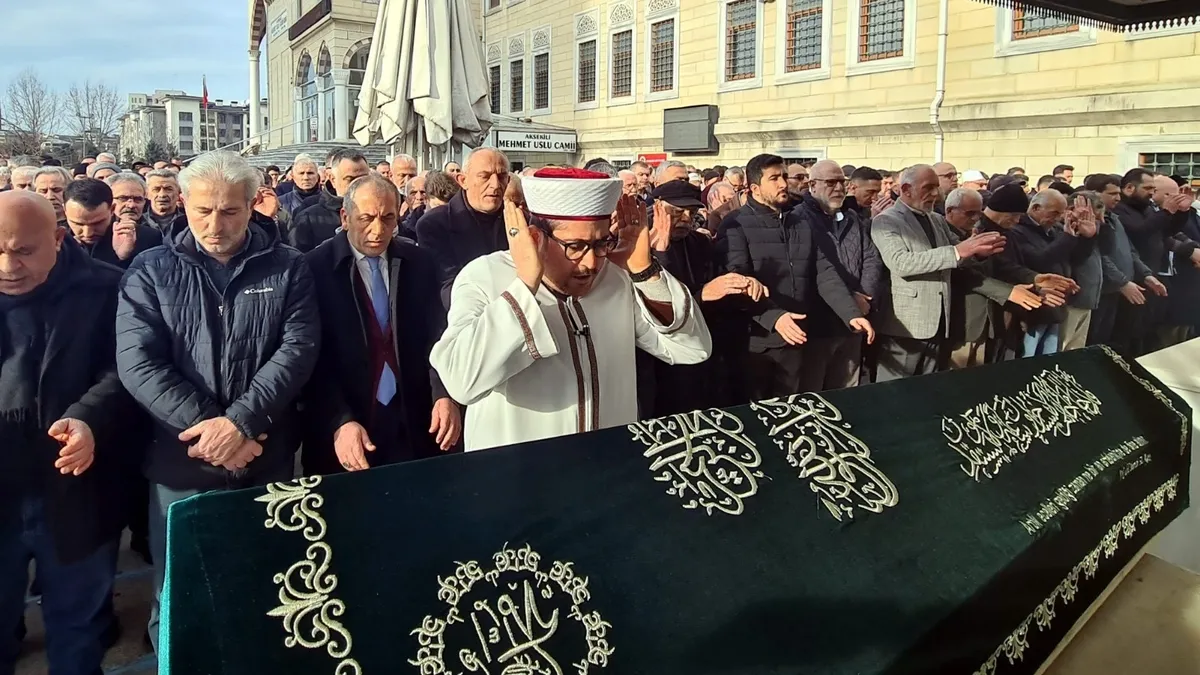 Yol verme kavgasında darp edilerek öldürülmüştü: Ferşat Tellioğlu son yolculuğuna uğurlandı Yol verme kavgasında darp edilerek öldürülmüştü: Ferşat Tellioğlu son yolculuğuna uğurlandı