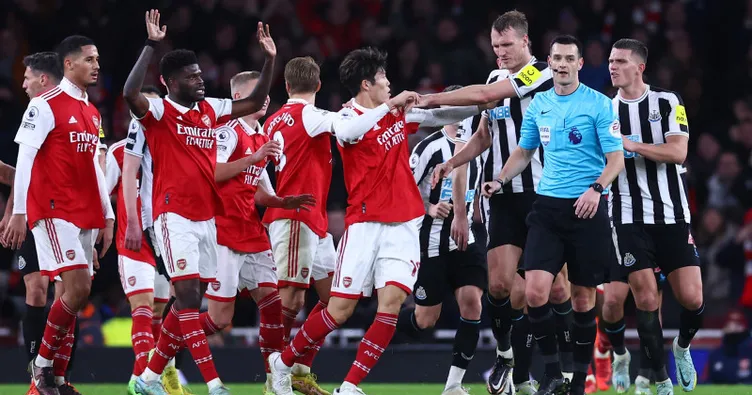 Lider Arsenal evinde puan kaybetti