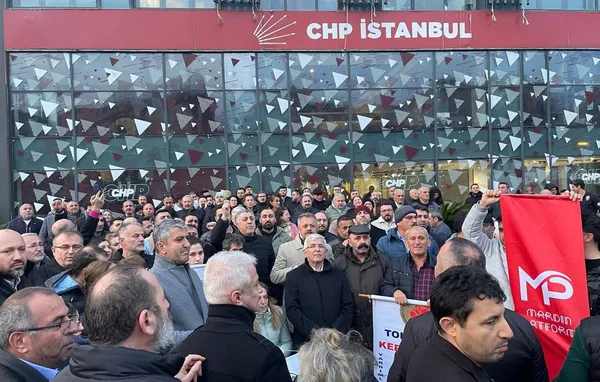 CHP İstanbul İl Başkanlığı önünde istifa sesleri! Adaylar açıklandı kriz büyüdü