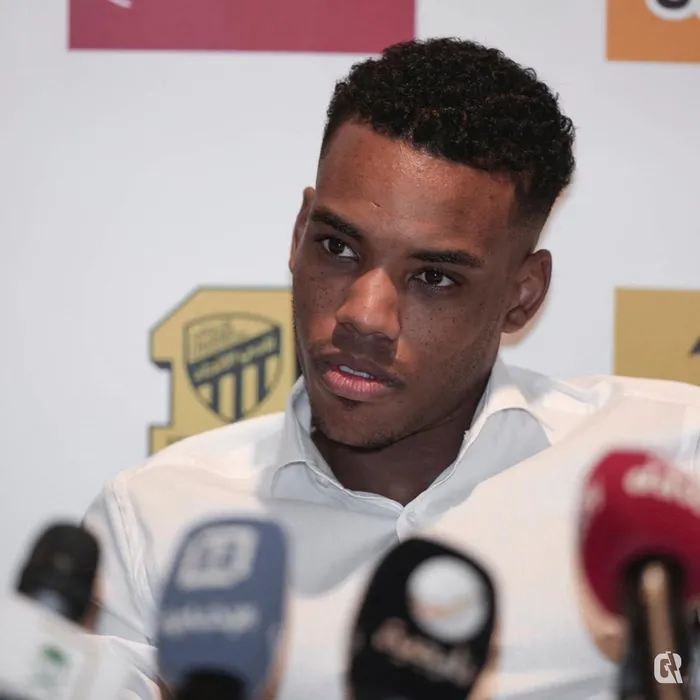 Fenerbahçe'de bir transfer bombası daha patlıyor! Yıldız oyuncu resmen açıkladı