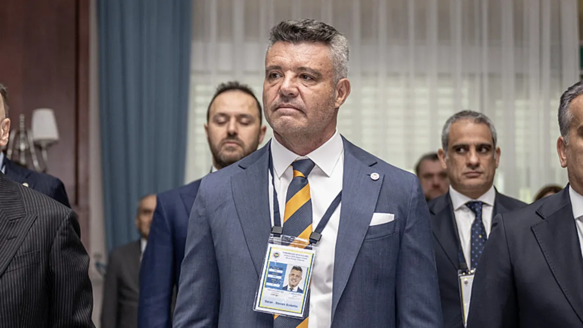 Sadettin Saran kürsüden ateş püskürdü! “Bu ligde adalet herkes için eşit mi” – Galeri Sadettin Saran kürsüden ateş püskürdü! “Bu ligde adalet herkes için eşit mi” – Galeri