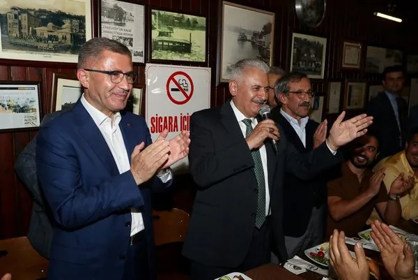 Binali Yıldırım, Çengelköy'de vatandaşlarla buluştu