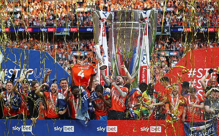 luton-town-tarih-yazarak-premier-lige-yukseldi-1685279278452.jpg