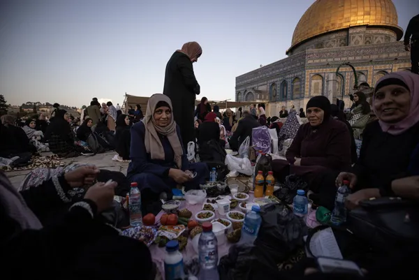 kuduste-bir-ramazan-gelenegi-mescid-i-aksadaki-iftar-sofralari-1681816924251.jpg