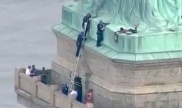 ABD’deki Özgürlük Heykeli’ne tırmanmaya çalışan gösterici gözaltına alındı