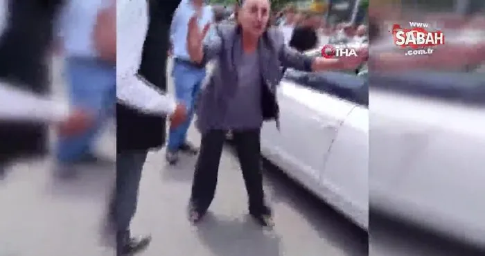 Kazaya karışan kadın çevredekilere hakaret edip ’trafik dersi’ verdi | Video
