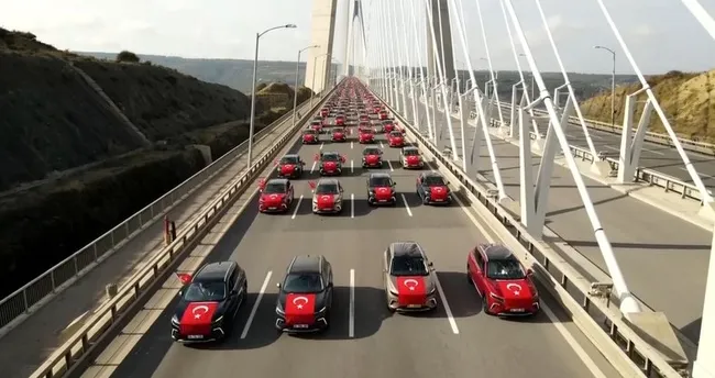 Boğazda 100. yıl konvoyu! Denizde TCG Anadolu, havada SoloTürk, karada Togg..