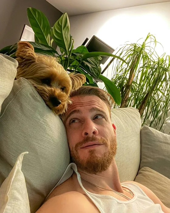 Ünlü oyuncu Kerem Bürsin’den şaşırtan evlilik açıklaması! Acaba çok mu yaşlıyım