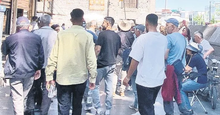 PKK kendini feshetti bölge şenlendi