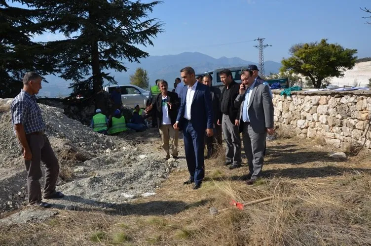 İstimlak nedeniyle boşaltılan köyün mezarlığı taşınıyor