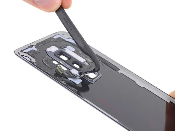 Samsung Galaxy S9+'ı parçalarına ayırdılar!