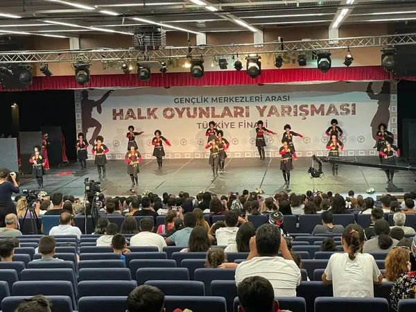 kars-genclik-merkezi-halk-oyunlari-turkiye-ucuncusu-oldu-1725539614533.jpg