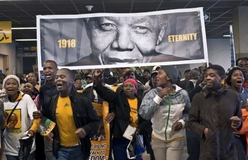 Mandela için resmi anma töreni