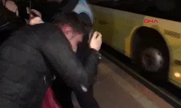 Son dakika haberi: Taciz şüphesiyle Metrobüs yolcusunu feci dövdüler!