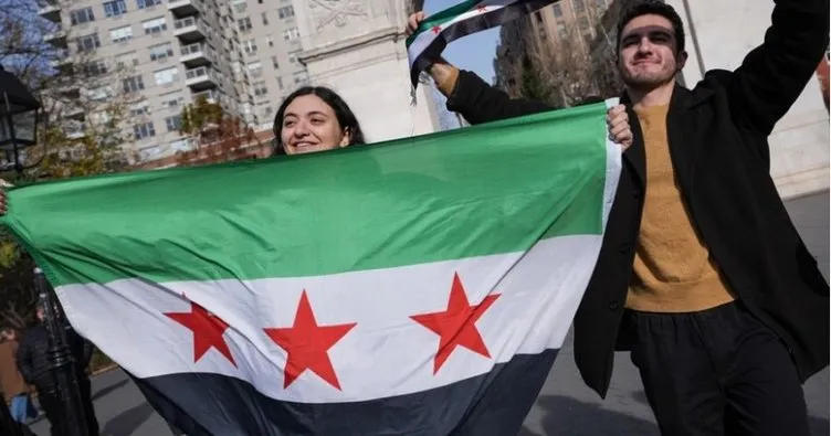 Devrilen Esad rejiminin ardından Irak’ta Suriye devrimi bayrağı dalgalandı