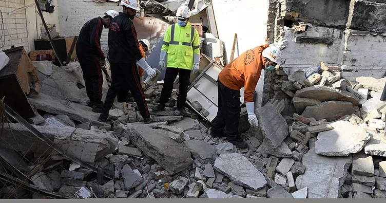 Pakistan’da düğün kabusa döndü: Gelin ve damat dahil 8 ölü