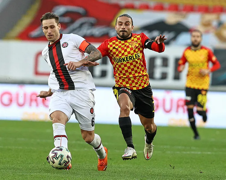 besiktas-zorlu-karagumruk-deplasmaninda-8-maclik-hasret-1642410268558.jpg