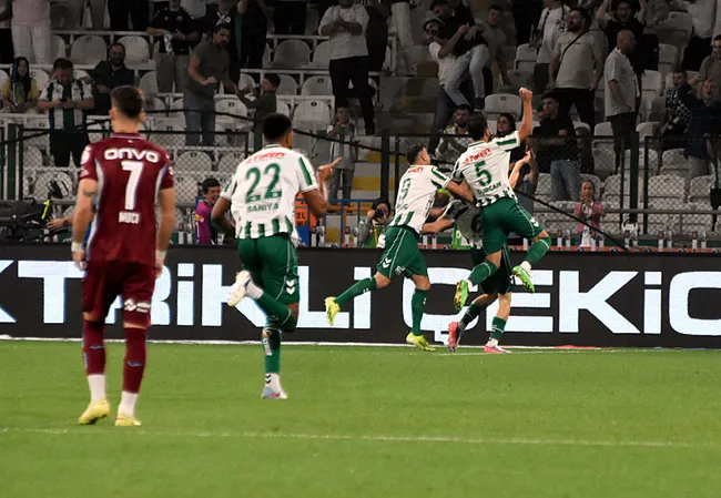 son-dakika-haberi-trabzonspor-deplasmanda-maglup-konyaspor-ilk-kez-kazandi-1789240288584.jpeg