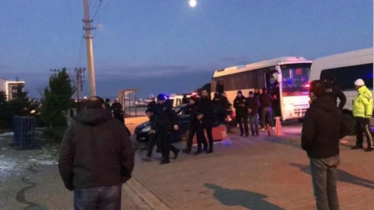 Çanakkale’de enmniyet operasyonu: Aranan 23 şüpheli yakalandı Çanakkale’de enmniyet operasyonu: Aranan 23 şüpheli yakalandı
