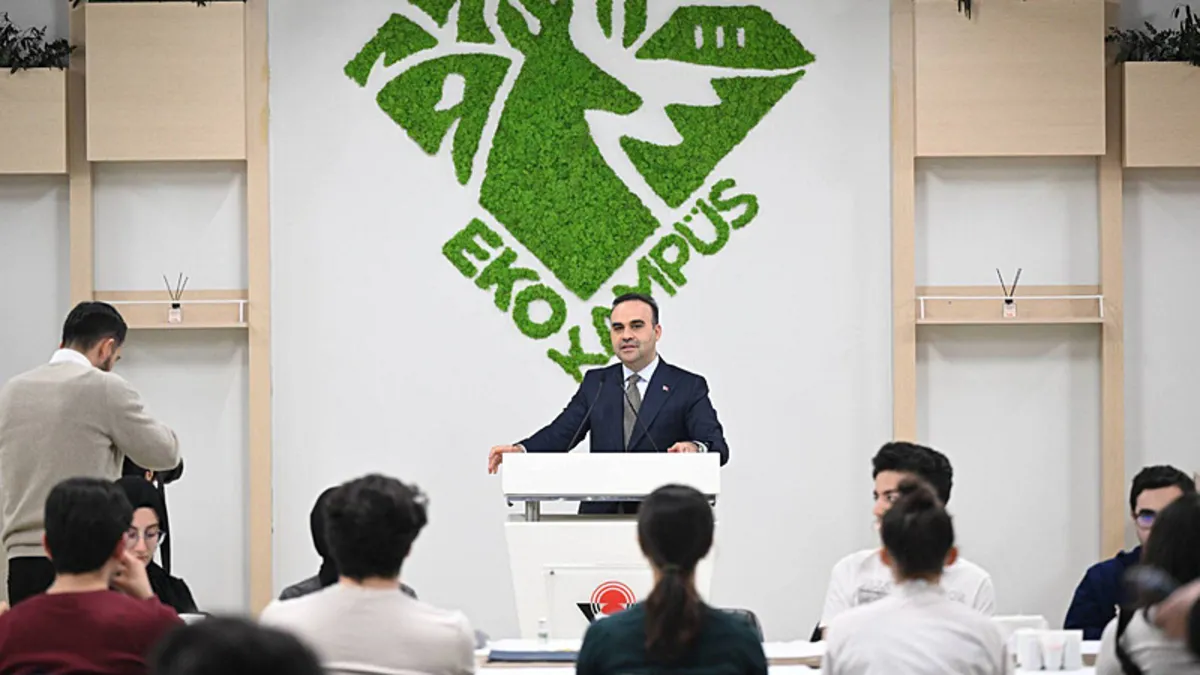 Bakan Kacır, ilk iftarını TÜBİTAK Fen Lisesi öğrencileriyle yaptı Bakan Kacır, ilk iftarını TÜBİTAK Fen Lisesi öğrencileriyle yaptı