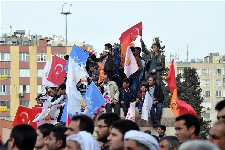 AK Parti tam kadro sahada! Kongre süreci resmen başladı: 81 ilde vatandaşın sorunları dinlenecek
