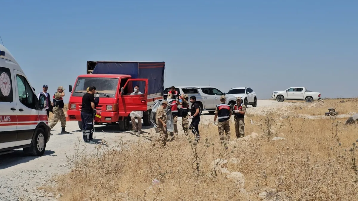 Şanlıurfa'da park halindeki araçta silahla vurulmuş halde ölü bulunan şahıs.