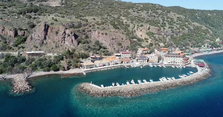 Kaya ıslahı tamamlanan Assos Antik Limanı yeniden turistleri ağırlıyor