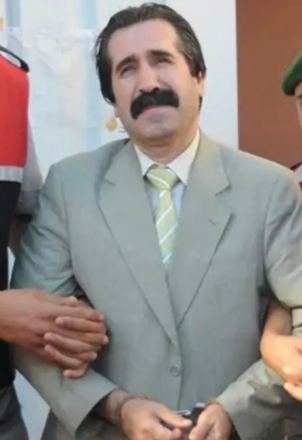 is-adamlarina-olum-tehdidiyle-kabusu-yasattilar-soylemezler-cetesinin-orgut-semasi-desifre-oldu-meger-aile-yap-1792561883171.jpeg