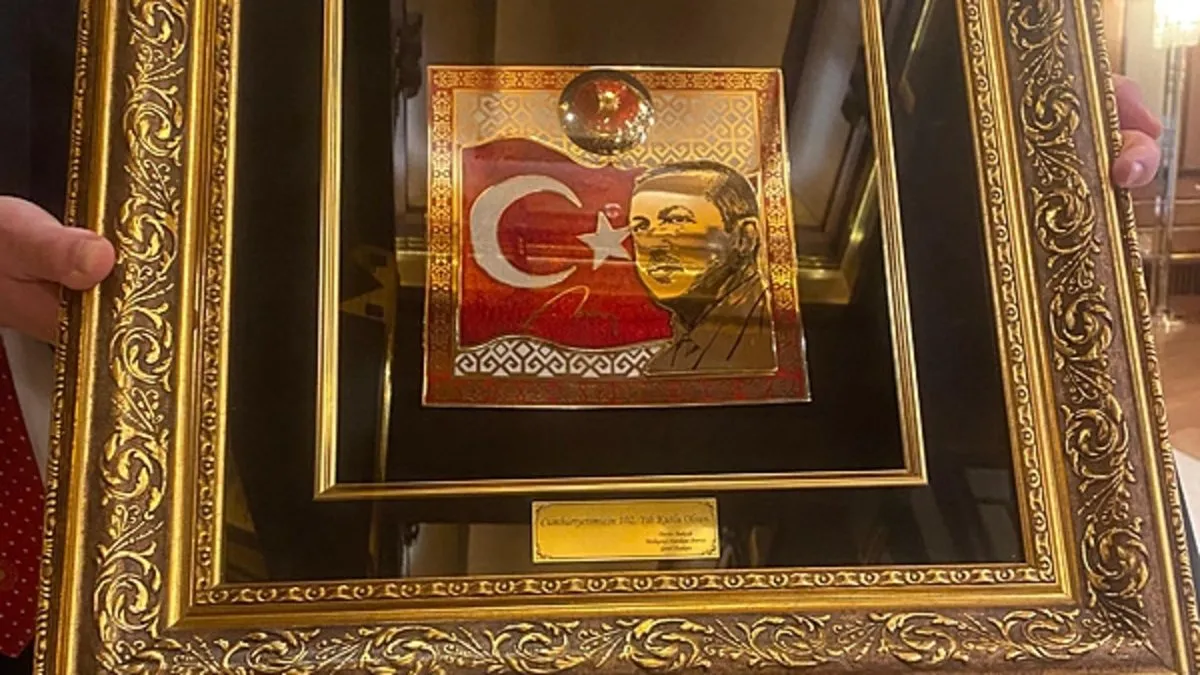 MHP Genel lideri Bahçeli’den Başkan Erdoğan’a anlamlı hediye MHP Genel lideri Bahçeli’den Başkan Erdoğan’a anlamlı hediye