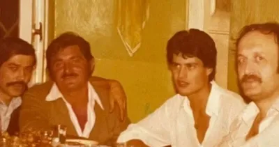 20’lik delikanlıydı...Şimdi tanıyabilene aşk olsun! Ünlü şarkıcının gençlik fotoğrafı olay oldu
