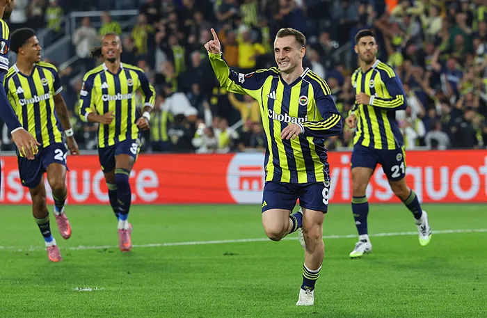 canli-fenerbahce-nice-kanarya-avrupada-zafer-pesinde-1759424603029.jpeg