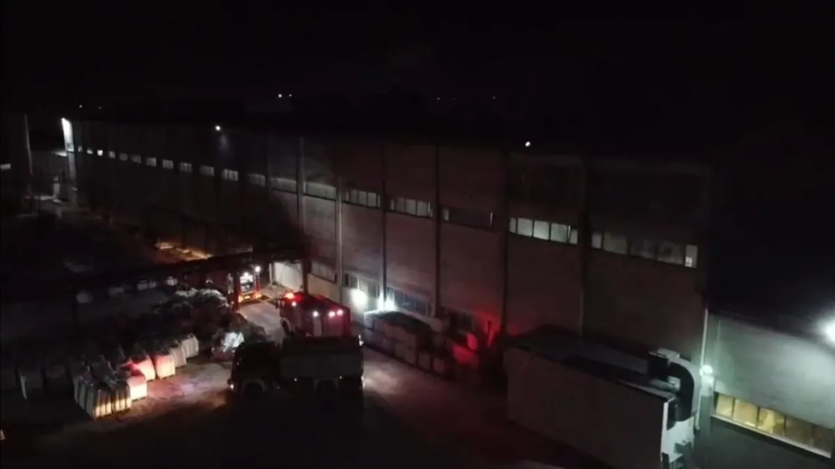 Balıkesir'deki Kağıt Fabrikasında Çıkan Yangın: İtfaiyenin Zorlu Mücadelesi Sonuç Verdi!