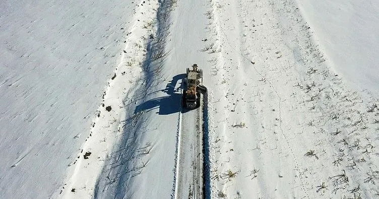 Van’da kardan kapanan 134 yerleşim biriminin yolu açıldı