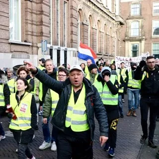 Hollanda'da sarı yelekliler protestosu