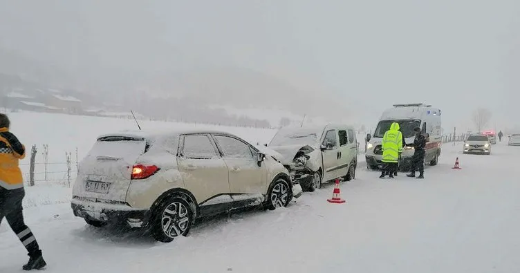 Kastamonu’da otomobil ile hafif ticari araç çarpıştı: 9 yaralı