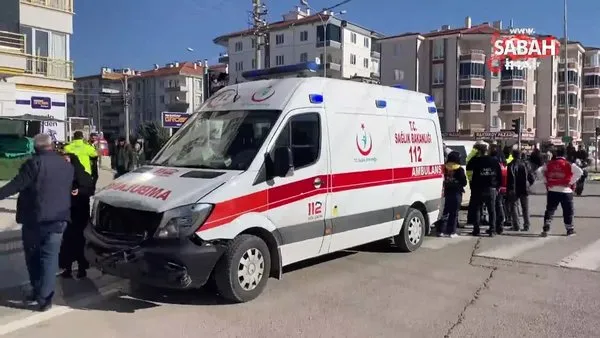 Aksaray'da hasta taşıyan ambulans otomobille çarpıştı | Video