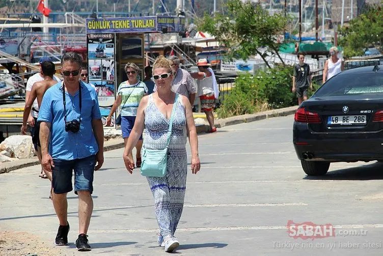 Denizden gelen turist, Bodrum esnafının yüzünü güldürdü