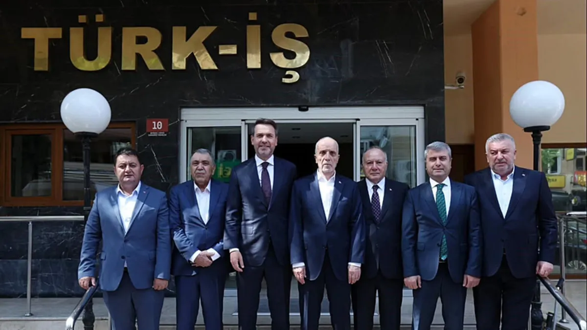 Bakan Bayraktar, Türk-İş Genel Başkanı Atalay ile bir araya geldi