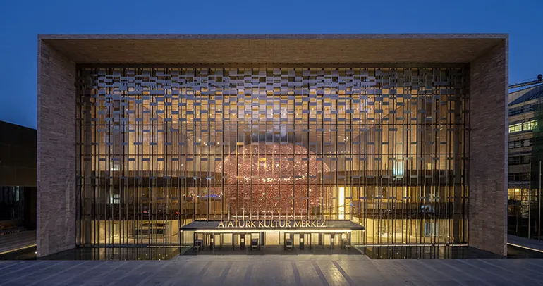 Bir yıl, üç mekân sayısız hatıra