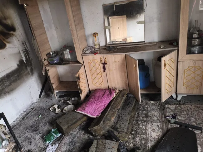 son-dakika-sanliurfada-akilalmaz-olay-14-kisilik-ailenin-evi-bir-anda-alev-aliyor-2-aylik-bebek-yandi-1766046978530.jpg