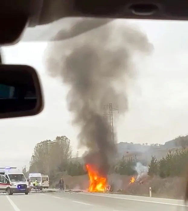 Son dakika: Erzincan’da feci kaza! Otomobil alev alev yandı: Çok sayıda ölü var