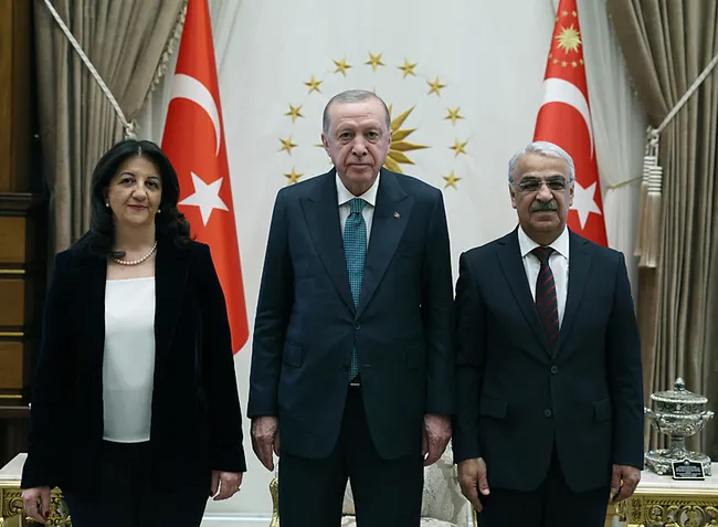 baskan-erdogan-dem-parti-heyetini-kabul-etti-gundem-terorsuz-turkiye-sureci-1770813183028.jpeg
