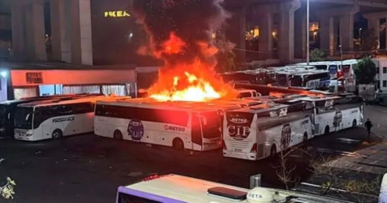 Otogarda park halindeki yolcu otobüsü alev alev yandı