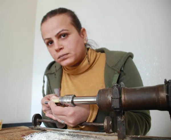 Kadın tespih ustası erkeklerin tahtını sallıyor