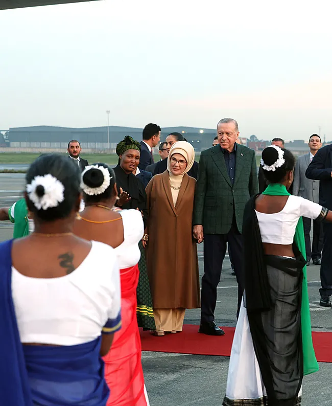 baskan-erdogan-g20-liderler-zirvesi-icin-guney-afrikada-gundemde-hangi-konular-var-iste-detaylar-1763745763908.jpeg Başkan Erdoğan G20 Liderler Zirvesi için Güney Afrika'da! Gündemde hangi konular var? İşte detaylar