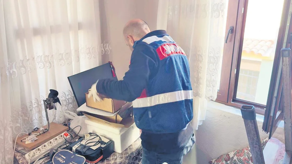 FETÖ'ye para toplayanlara operasyon: 21 gözaltı